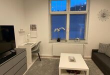 Wohnung 2: Arbeitsplatz (Schlaf-/Wohnzimmer) Wohnung 2: Arbeitsplatz (Schlaf-/Wohnzimmer)