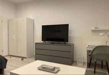 Wohnung 2: 1 Doppelbett (Schlaf-/Wohnzimmer) Wohnung 2: 1 Doppelbett (Schlaf-/Wohnzimmer)