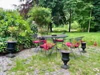 Sitzgelegenheit direkt vor dem Haus in ruhiger Lage Sitzgelegenheit direkt vor dem Haus in ruhiger Lage