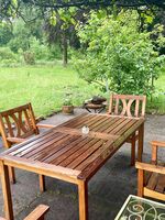 Terrasse mit Sitzmöglichkeiten mit Grill und Blick ins Grüne Terrasse mit Sitzmöglichkeiten mit Grill und Blick ins Grüne