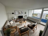 Wohnzimmer mit großem Balkon Wohnzimmer mit großem Balkon