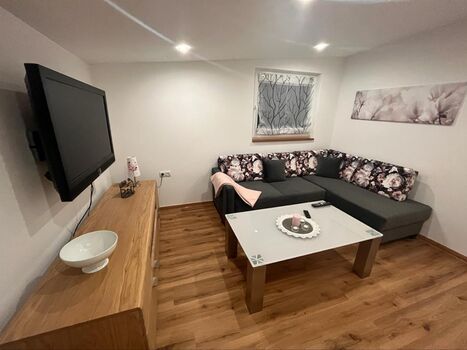 Wohnzimmer mit Schlafsofa Fewo Nestblick Wohnzimmer mit Schlafsofa Fewo Nestblick