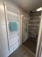 Regendusche ebenerdig zugänglich Regendusche ebenerdig zugänglich