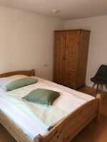 separates Schlafzimmer (mit TV) separates Schlafzimmer (mit TV)