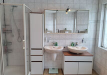 Waschbecken u.Dusche Waschbecken u.Dusche