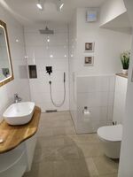 EG — Bad mit Dusche / Bathroom with shower EG — Bad mit Dusche / Bathroom with shower