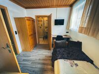 EZ verfügt über ein Badezimmer mit Dusche und WC. Dieses Zimmer verfügt nicht über einen Balkon. EZ verfügt über ein Badezimmer mit Dusche und WC. Dieses Zimmer verfügt nicht über einen Balkon.