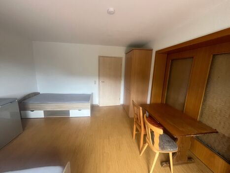 Zimmer 2 Große Wohnung Zimmer 2 Große Wohnung