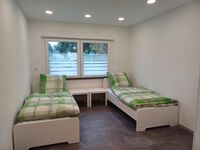 Kernsanierte neu möblierte EG-Wohnung, 4 DZ mit Einzelbetten Bild 2 Kernsanierte neu möblierte EG-Wohnung, 4 DZ mit Einzelbetten Bild 2