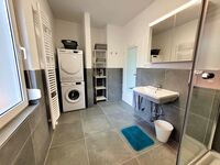 jede Wohnung mit Waschmaschine/Trockner (oder Kombi) jede Wohnung mit Waschmaschine/Trockner (oder Kombi)
