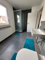 Bad mit Dusche+WC Bad mit Dusche+WC