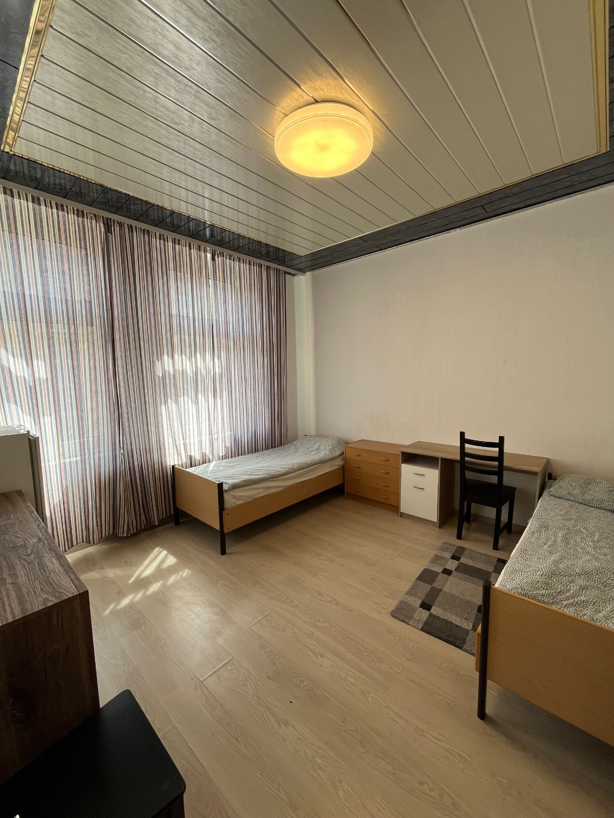 Gästezimmer (1) mit Arbeitsbereich Gästezimmer (1) mit Arbeitsbereich