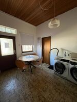 Küche untere Wohnung mit Gemeinschafts Waschmaschine und Trockner Küche untere Wohnung mit Gemeinschafts Waschmaschine und Trockner
