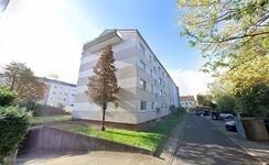 Hausansicht mit TG Zufahrt + 4 Parkpkätze vorm Haus Hausansicht mit TG Zufahrt + 4 Parkpkätze vorm Haus