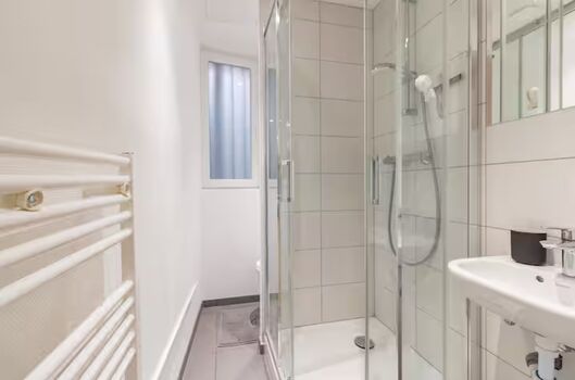 voll ausgestattetes Badezimmer voll ausgestattetes Badezimmer
