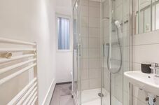 voll ausgestattetes Badezimmer voll ausgestattetes Badezimmer