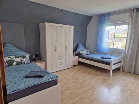 Haus in Biedenkopf mit 4 Zimmern + 2 Badezimmer Bild 1 Haus in Biedenkopf mit 4 Zimmern + 2 Badezimmer Bild 1