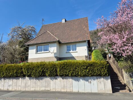 Haus in Biedenkopf mit 4 Zimmern + 2 Badezimmer Bild 2 Haus in Biedenkopf mit 4 Zimmern + 2 Badezimmer Bild 2