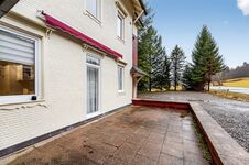 Große Terrasse zum Entspannen nach der Arbeit – Rauchen im Außenbereich möglich. Große Terrasse zum Entspannen nach der Arbeit – Rauchen im Außenbereich möglich.