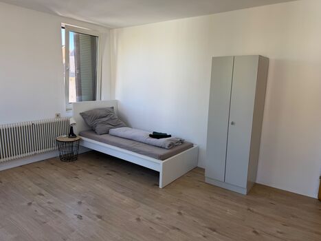 Mitarbeiterwohnung Nürtingen – 5 Zimmer, 9 Betten Bild 4 Mitarbeiterwohnung Nürtingen – 5 Zimmer, 9 Betten Bild 4