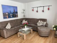 Gemütliches Wohnzimmer mit Wintergarten Gemütliches Wohnzimmer mit Wintergarten