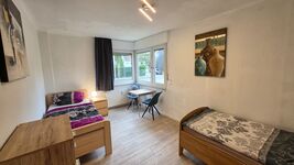 Große Wohnung für 3-7 Leute mit Balkon und extra WC + eigener Parkplatz Bild 3 Große Wohnung für 3-7 Leute mit Balkon und extra WC + eigener Parkplatz Bild 3