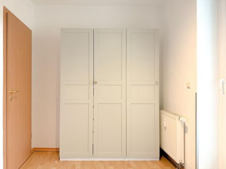 Schrank mit großzügigem Stauraum Schrank mit großzügigem Stauraum