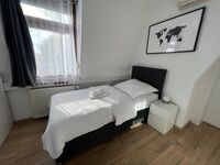 Krefeld House Deluxe Apartment - 15min to DUS & FREE Parking Zdjęcie 12 Krefeld House Deluxe Apartment - 15min to DUS & FREE Parking Zdjęcie 12