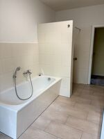 BAD mit Dusche und Badewanne BAD mit Dusche und Badewanne