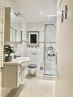 Bad mit Dusche Bad mit Dusche