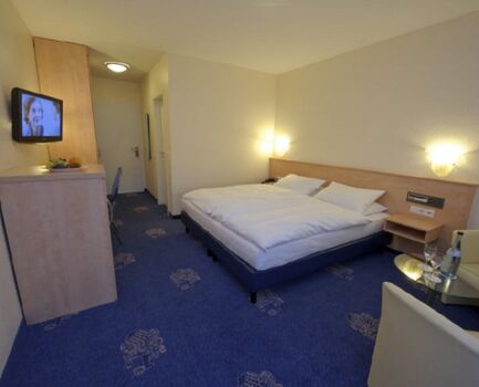 PENSION Möblierte Zimmer EZ / DZ mit Bad in Mannheim PENSION Möblierte Zimmer EZ / DZ mit Bad in Mannheim