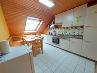In der liebevoll ausgestatteten Küche hast du alles zur Hand, was du zum Zubereiten leckerer Mahlzeiten benötigst. / The lovingly equipped kitchen has everything you need to prepare delicious meals. In der liebevoll ausgestatteten Küche hast du alles zur Hand, was du zum Zubereiten leckerer Mahlzeiten benötigst. / The lovingly equipped kitchen has everything you need to prepare delicious meals.