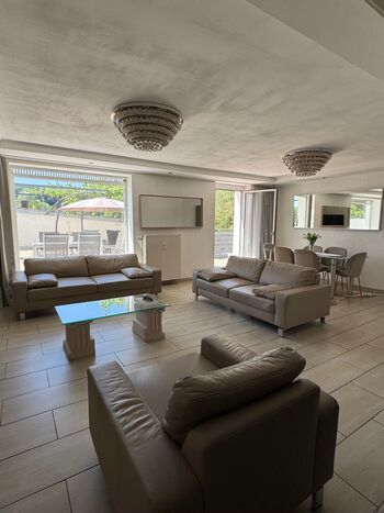 Modernes Apartment mit großer Terrasse Modernes Apartment mit großer Terrasse