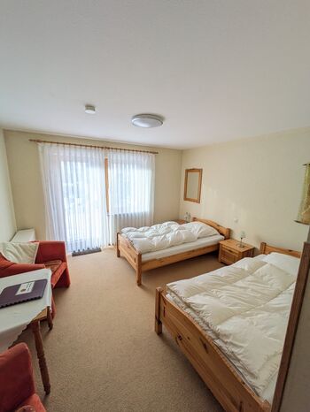 Eines der 3 hellen und sauberen Zimmer. Eines der 3 hellen und sauberen Zimmer.