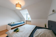 Wohnung 1: Doppelbett + Einzelbett (Schlafzimmer 2) Wohnung 1: Doppelbett + Einzelbett (Schlafzimmer 2)
