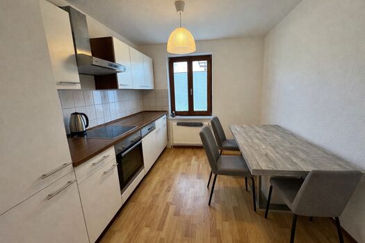 Küche mit Esstisch Küche mit Esstisch