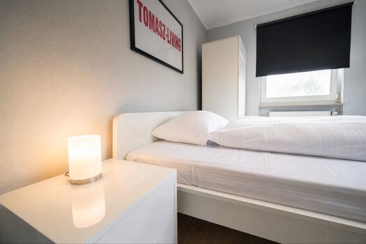 MH48 / TOMASZ-LIVING in HATTINGEN - Große Zimmer + TV Bild 1 MH48 / TOMASZ-LIVING in HATTINGEN - Große Zimmer + TV Bild 1