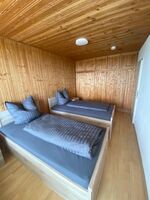 Schlafzimmer mit 2 Betten Schlafzimmer mit 2 Betten