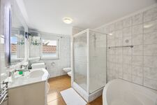 Kaiserstuhl Oase - 4BR/ Küche/ Waschtrockner/Hof Bild 1 Kaiserstuhl Oase - 4BR/ Küche/ Waschtrockner/Hof Bild 1