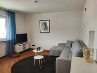 Wohn- Esszimmer + Schlafcouch Wohn- Esszimmer + Schlafcouch