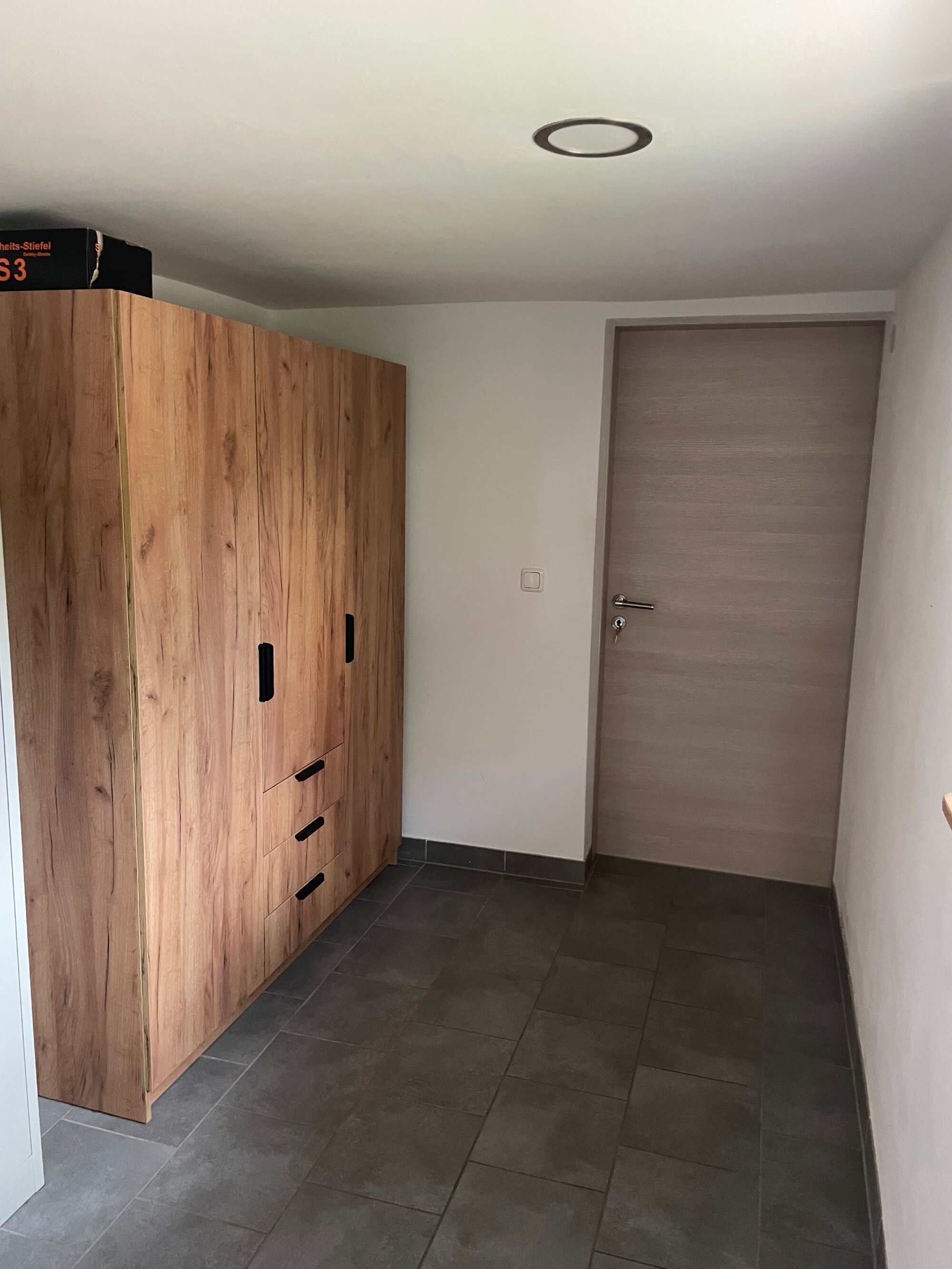 Flur zu Zimmer 1 Flur zu Zimmer 1