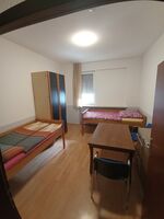 3-Zi-Whg frei, sep. Whg an Fa., Gruppen ab 15 E Bild 6 3-Zi-Whg frei, sep. Whg an Fa., Gruppen ab 15 E Bild 6