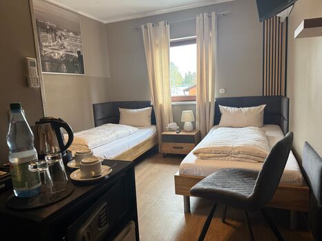 Zweibettzimmer mit Bad Zweibettzimmer mit Bad