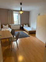 Schlafzimmer mit zwei Einzelbetten