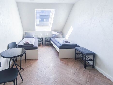 Doppelzimmer mit 2 Einzelbetten / Double room with 2 single beds