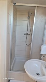 Dusche Zimmer 5