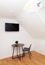 Schlafzimmer 3 mit einem Bett, Sitzecke und Smart TV