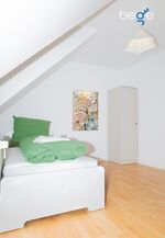 Schlafzimmer 3 mit einem Bett, Sitzecke und Smart TV