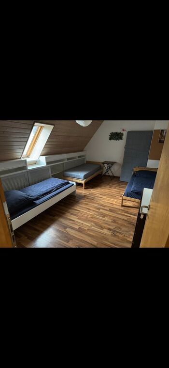 Mindestens 2 Betten pro Zimmer, Zimmer 1