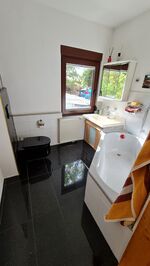 Behagliches Haus mit Kamin und Wärmepumpe Bild 1